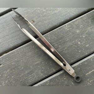 Stainless Steel medium sized Kitchen Tongs with Black grip Handle-NEW,Never used